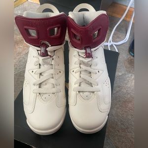 Used Jordan retro 6 maroon youth size 7y